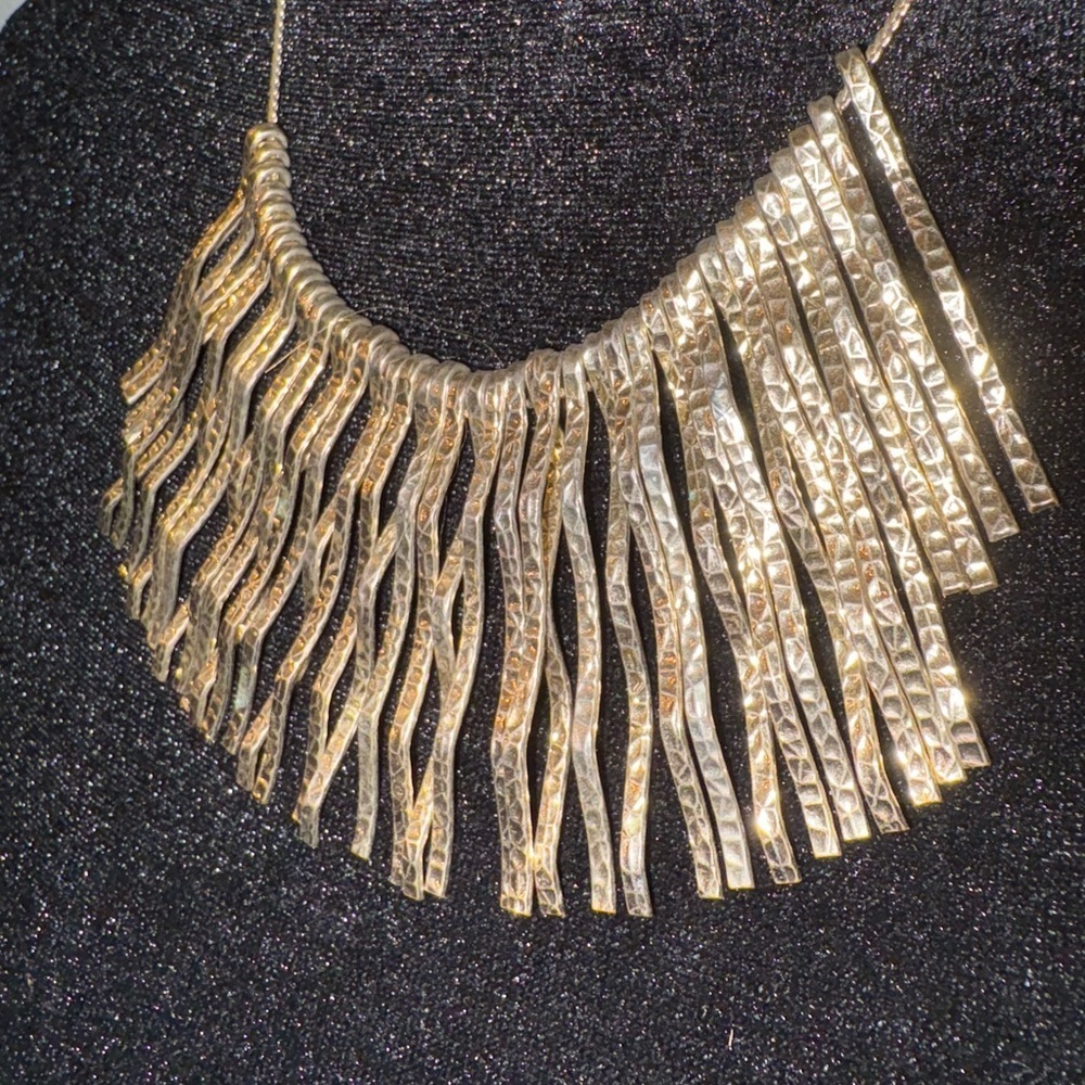 Elegant Necklace - Picture 3 of 5